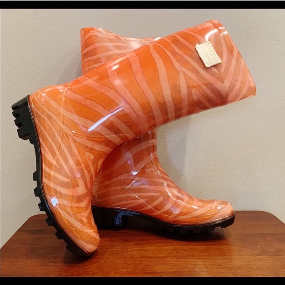 Nicole Miller Shoes - HP! NWT NICOLE MILLER Coral Sashimi Rain Boots
